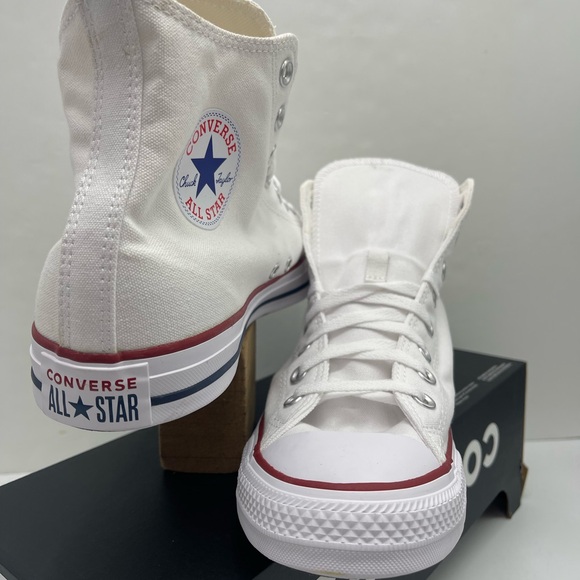 Converse Men’s Chuck Taylor All Star White High Top Shoes
Whit High-Top Sneakers - Picture 5 of 16